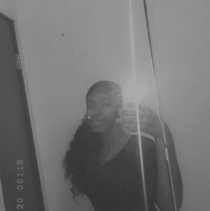 Meet your Posher, Claudia